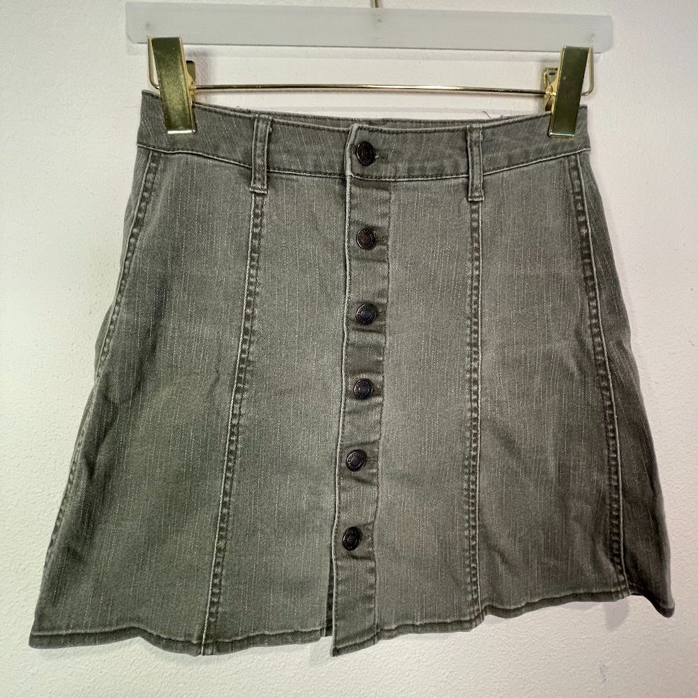Chic Mossimo Gray Denim Mini Skirt with Button-Front Detail - Women's Size‎ 2